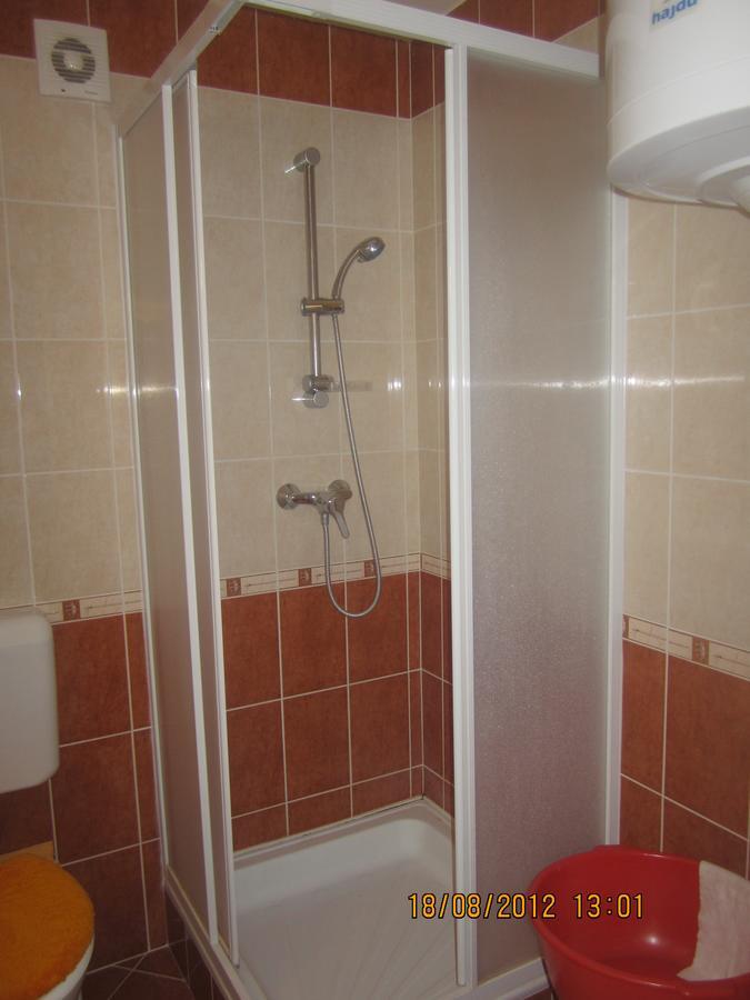 Gyoengyvirag Ueduelo - Mario Apartman Harkany Exterior photo
